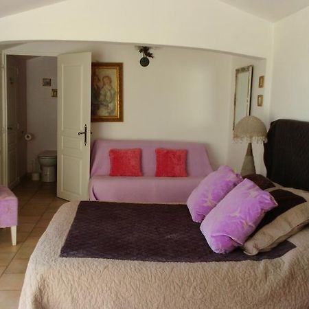 Mavilla Akwaba Sainte-Maxime Luaran gambar