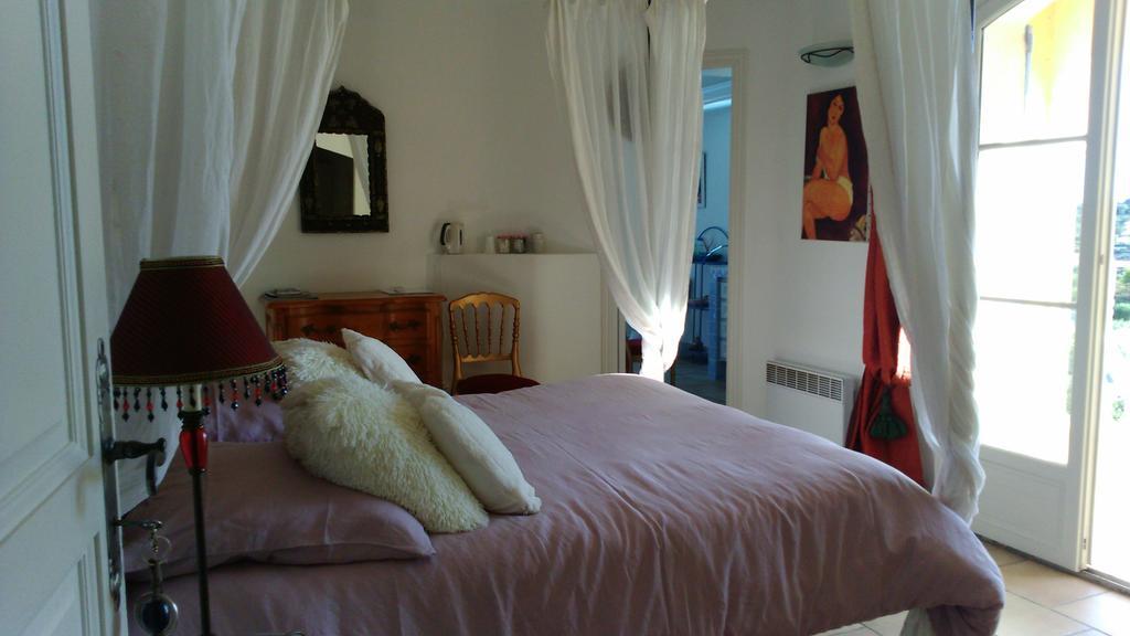 Mavilla Akwaba Sainte-Maxime Bilik gambar