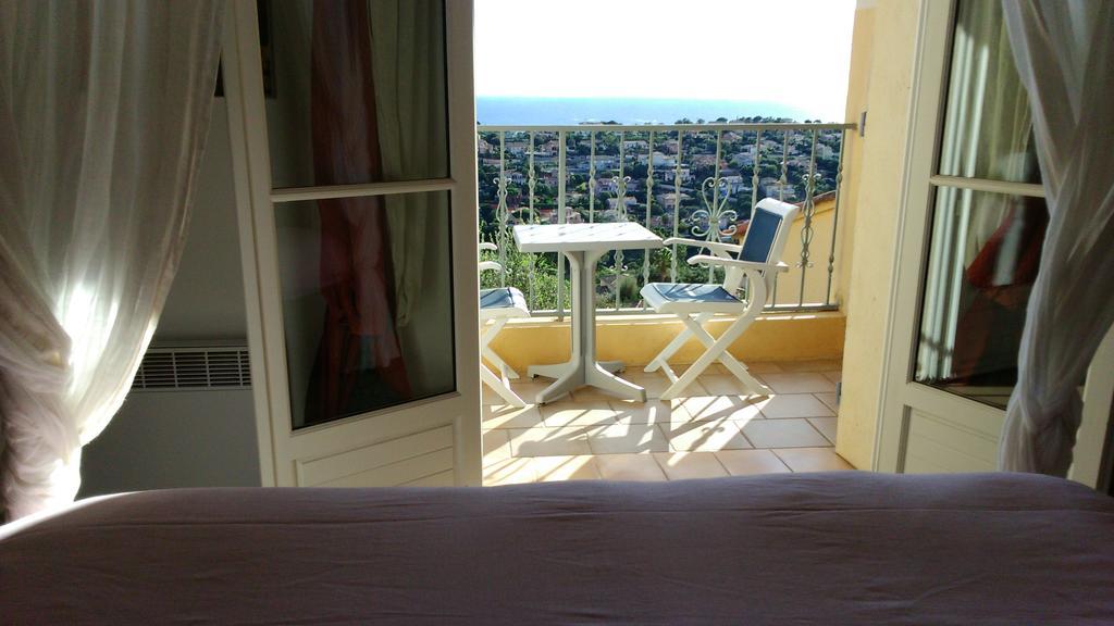 Mavilla Akwaba Sainte-Maxime Luaran gambar