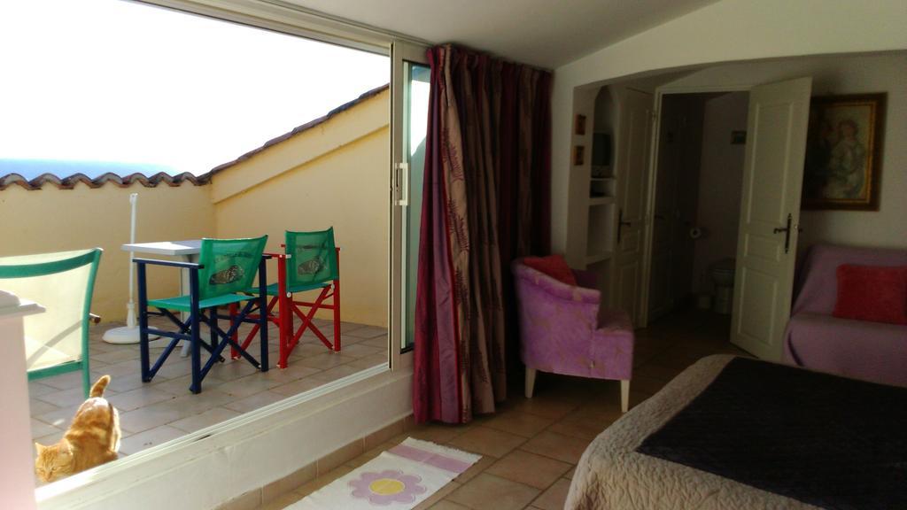 Mavilla Akwaba Sainte-Maxime Luaran gambar